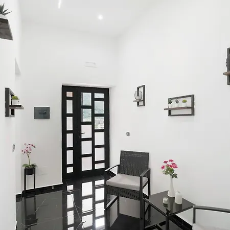 Black And White Bed & Breakfast