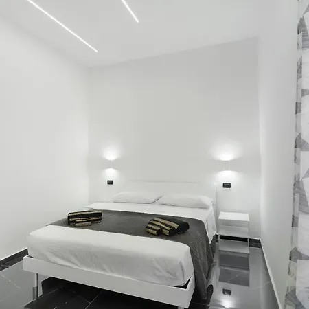 Bed & Breakfast Black And White 3*