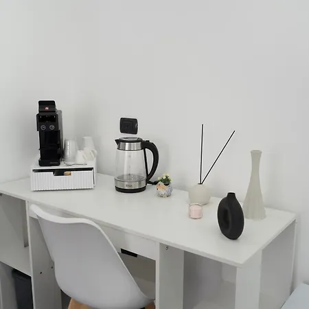 Black And White Bed & Breakfast 3*