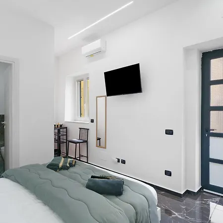 Black And White Bed & Breakfast