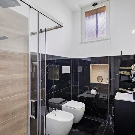 Bed & Breakfast Black And White 3*